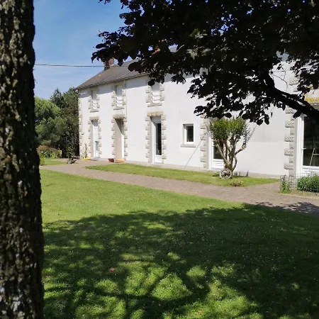Les Mesanges Bed & Breakfast *