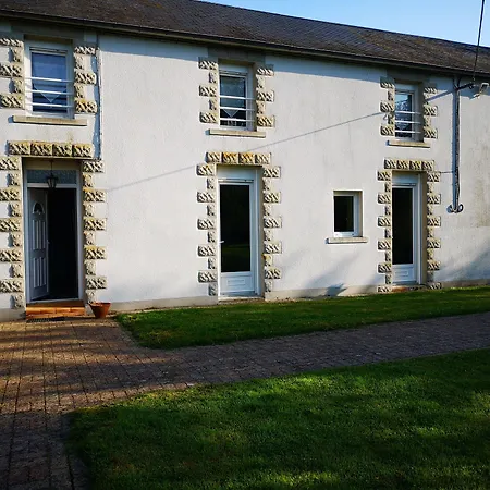 Les Mesanges Bed & Breakfast *