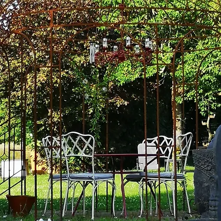 Les Mesanges Bed & Breakfast Combrand
