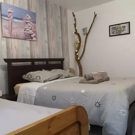 Les Mesanges Bed & Breakfast *