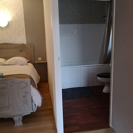 Les Mesanges Bed & Breakfast *